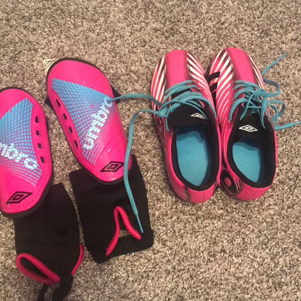 Girls soccer shoes and knee pads. Size 11 shoes.